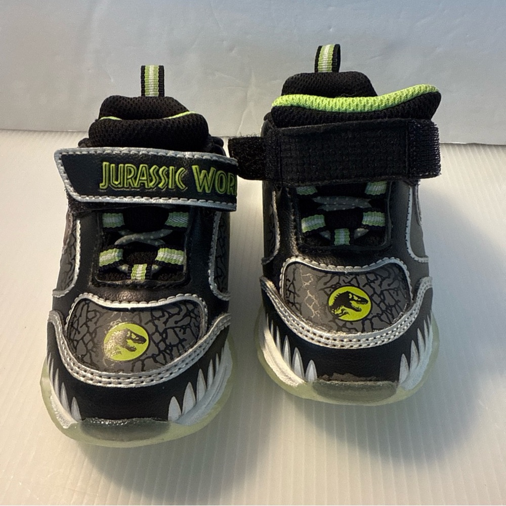 Toddler JURASSIC World Light-up Sneakers - Black and Green EUC size:6